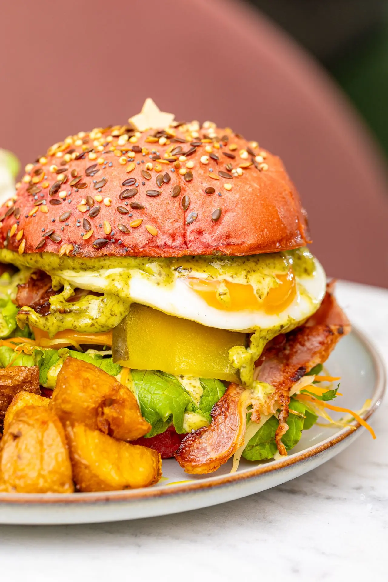 Photo culinaire professionnelle frites et burger — studio mobile en restaurant Paris Île-de-France